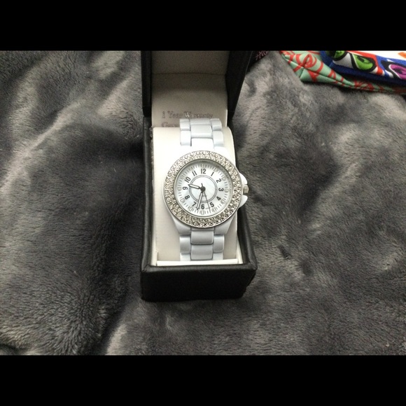 White watch - Picture 2 of 2